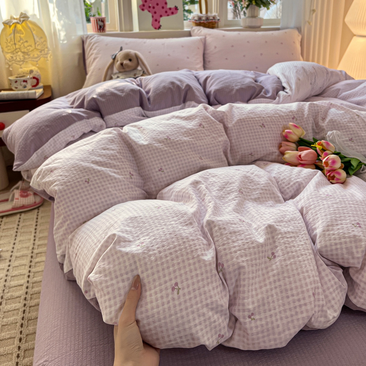 91家纺网 家纺一手货源 找家纺 水木坊 2026春夏新款云感双层纱可爱系列四件套 紫格樱桃