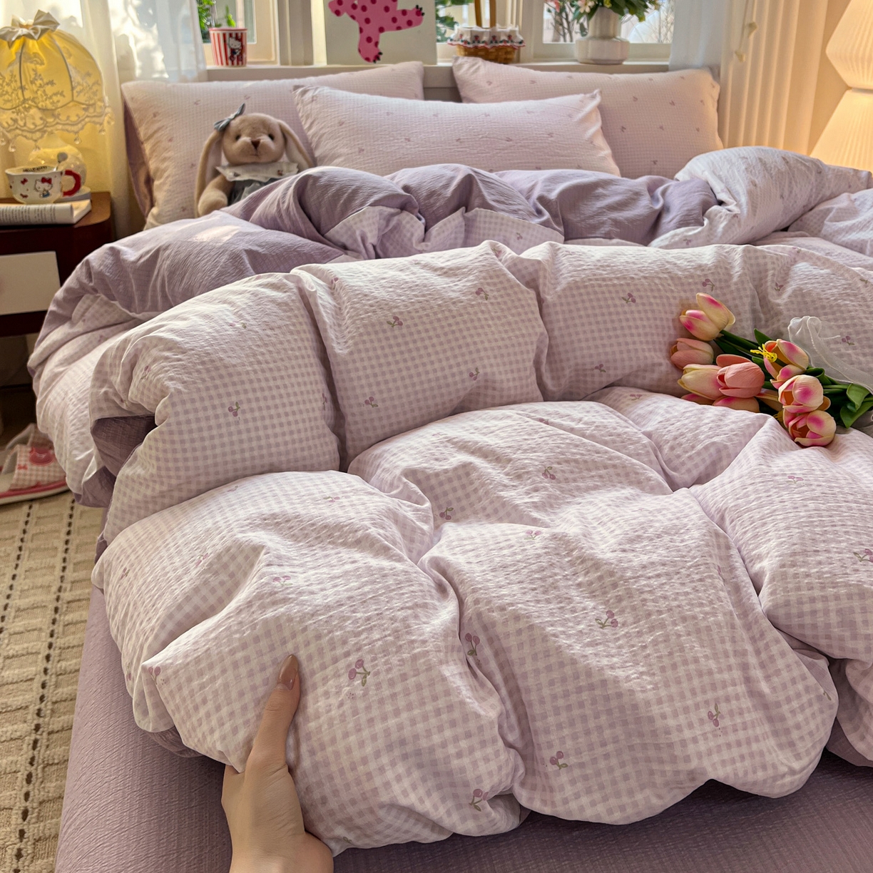 91家纺网 家纺一手货源 找家纺 水木坊 2026春夏新款云感双层纱可爱系列四件套 紫格樱桃