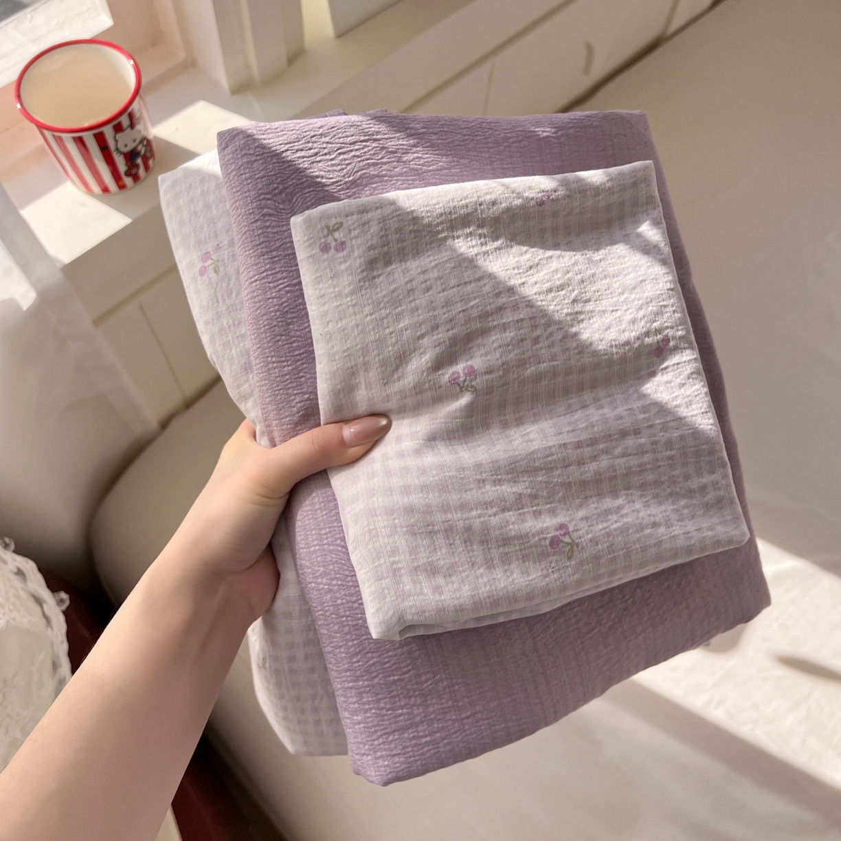 91家纺网 家纺一手货源 找家纺 水木坊 2026春夏新款云感双层纱可爱系列四件套 紫格樱桃