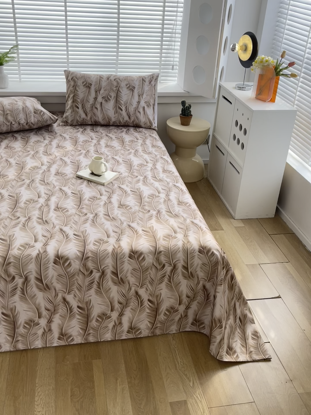 91家纺网 家纺一手货源 找家纺 爱彼家纺 2026新款A类全棉纯棉老粗布床单凉席席子床单三件套-系列二 羽毛-咖