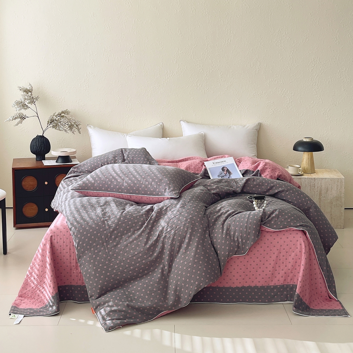 91家纺网 家纺一手货源 找家纺 春皖家纺 2026春夏新款（正反两用）A类提花双层纱单被套 回家-粉灰