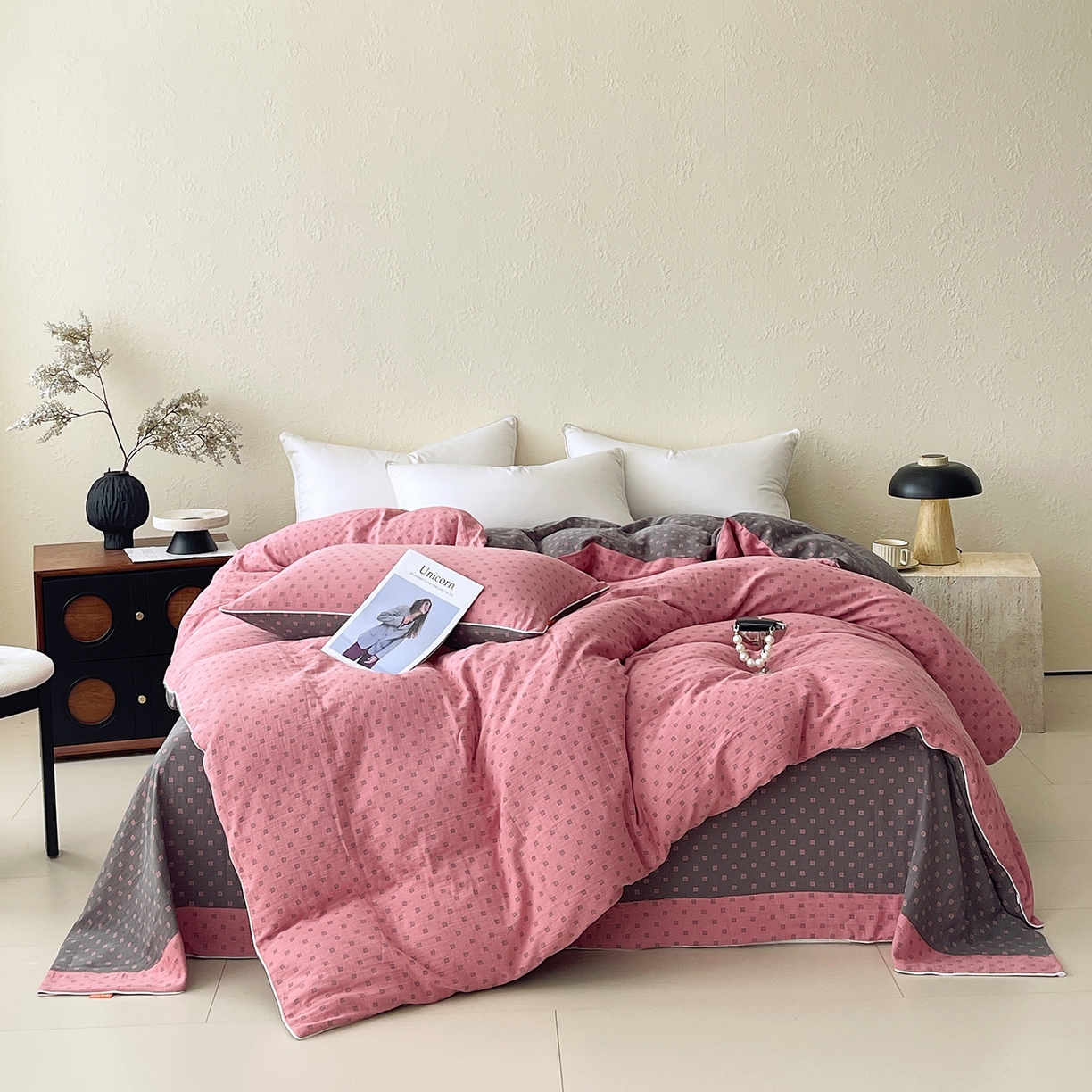 91家纺网 家纺一手货源 找家纺 春皖家纺 2026春夏新款（正反两用）A类提花双层纱单被套 回家-粉灰