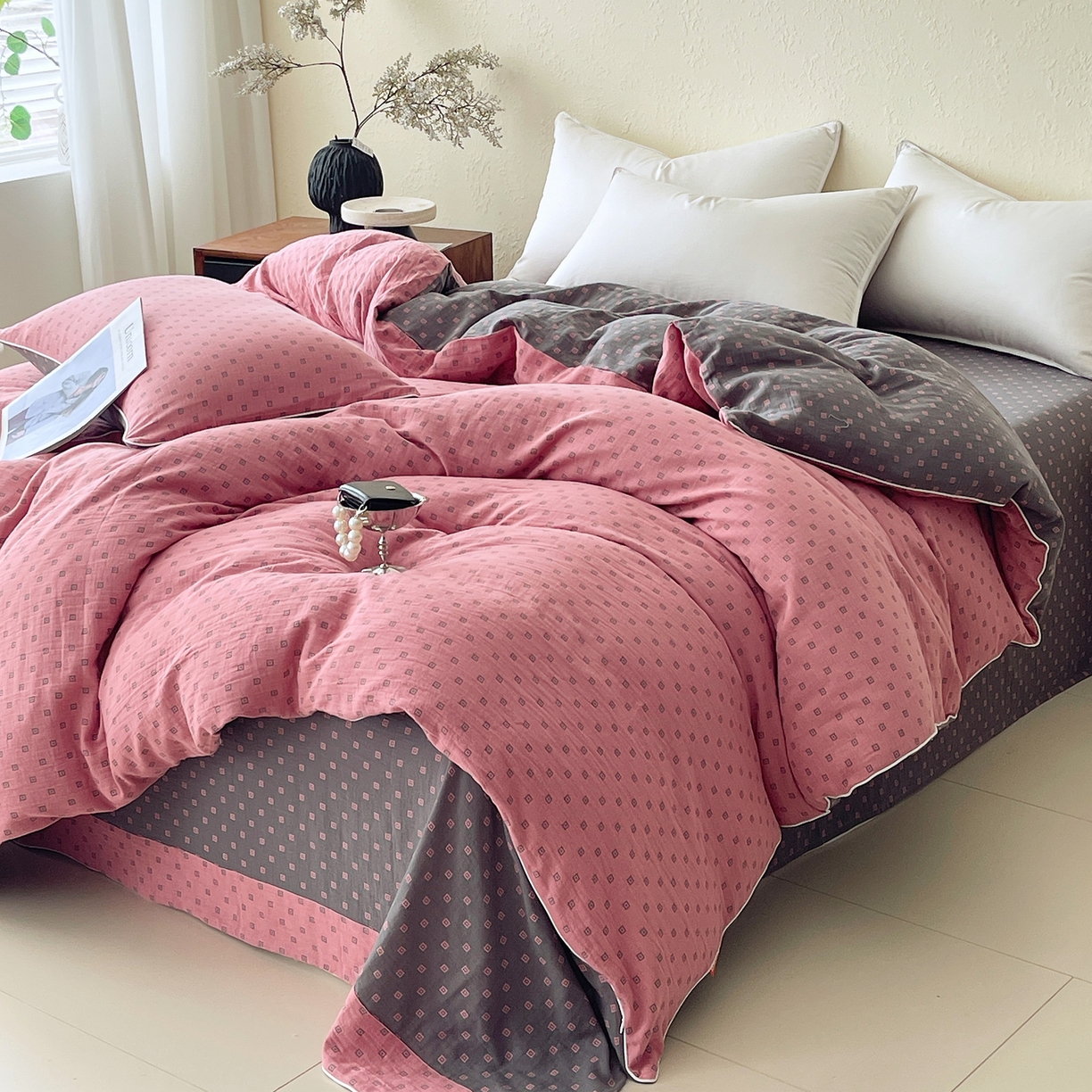 91家纺网 家纺一手货源 找家纺 春皖家纺 2026春夏新款（正反两用）A类提花双层纱单被套 回家-粉灰