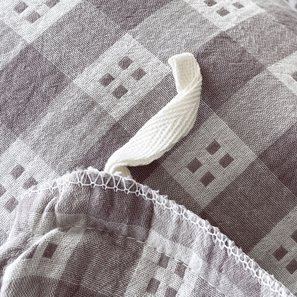 91家纺网 家纺一手货源 找家纺 春皖家纺 2026春夏新款（正反两用）A类提花双层纱单被套 思柔-烟灰