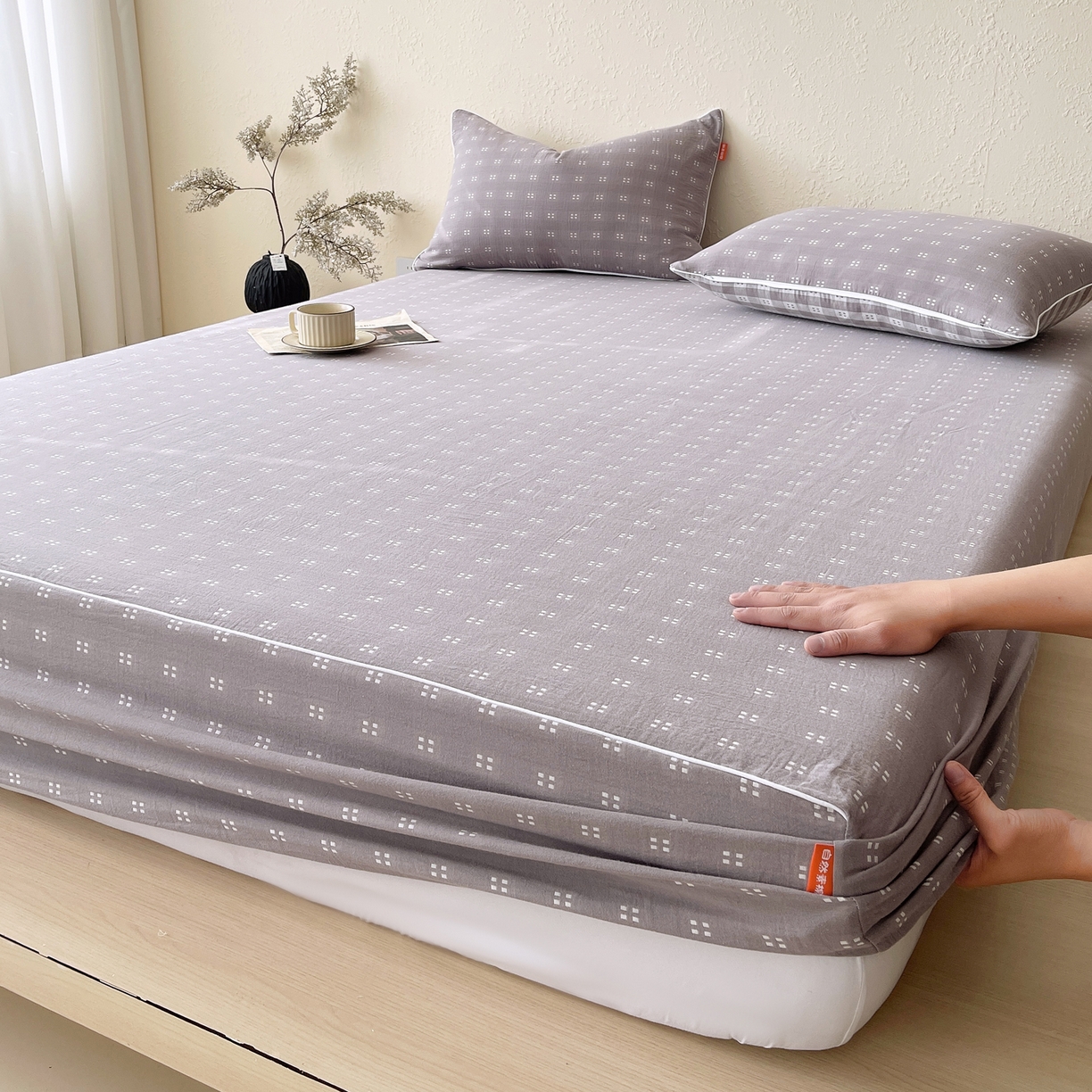 91家纺网 家纺一手货源 找家纺 春皖家纺 2026春夏新款（正反两用）A类提花双层纱单床笠 思柔-烟灰