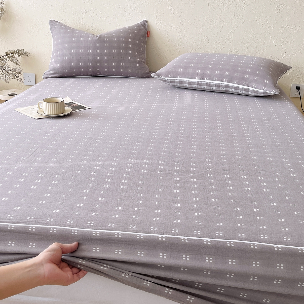 91家纺网 家纺一手货源 找家纺 春皖家纺 2026春夏新款（正反两用）A类提花双层纱单床笠 思柔-烟灰