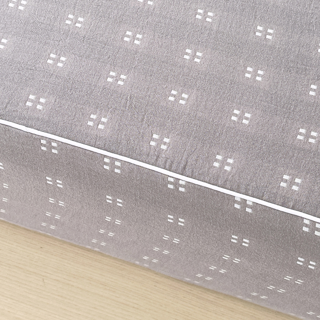 91家纺网 家纺一手货源 找家纺 春皖家纺 2026春夏新款（正反两用）A类提花双层纱单床笠 思柔-烟灰