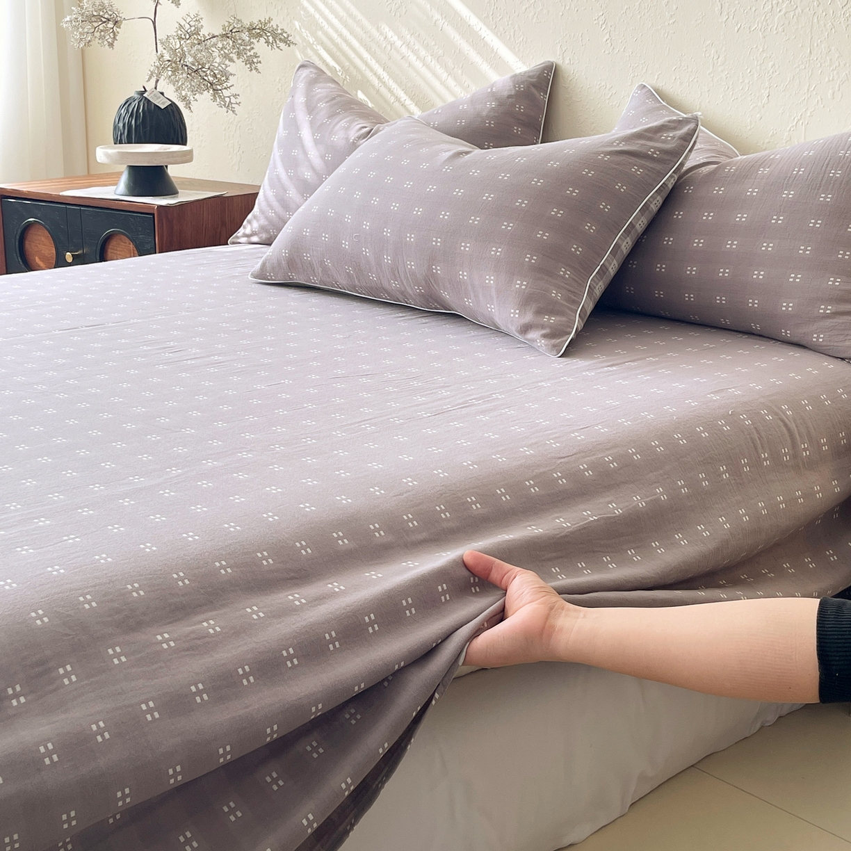 91家纺网 家纺一手货源 找家纺 春皖家纺 2026春夏新款（正反两用）A类提花双层纱单床单 思柔-烟灰