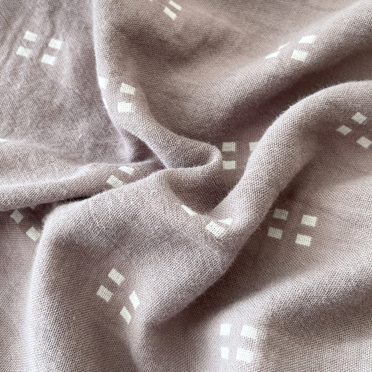 91家纺网 家纺一手货源 找家纺 春皖家纺 2026春夏新款（正反两用）A类提花双层纱单床单 思柔-烟灰