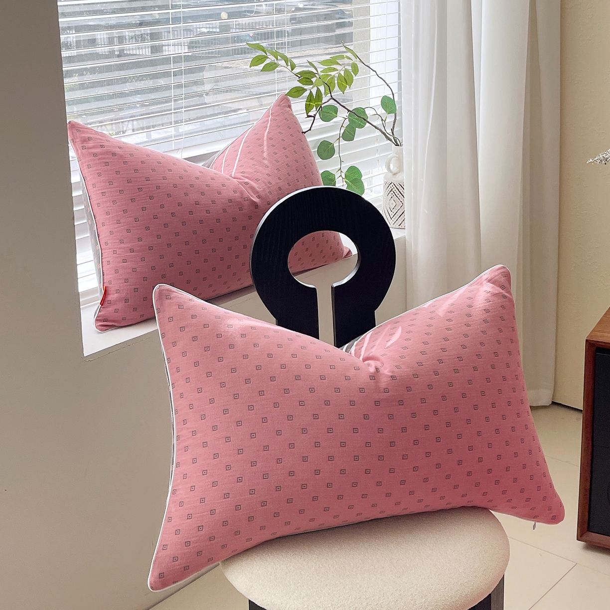 91家纺网 家纺一手货源 找家纺 春皖家纺 2026春夏新款（正反两用）A类提花双层纱单枕套 回家-粉灰