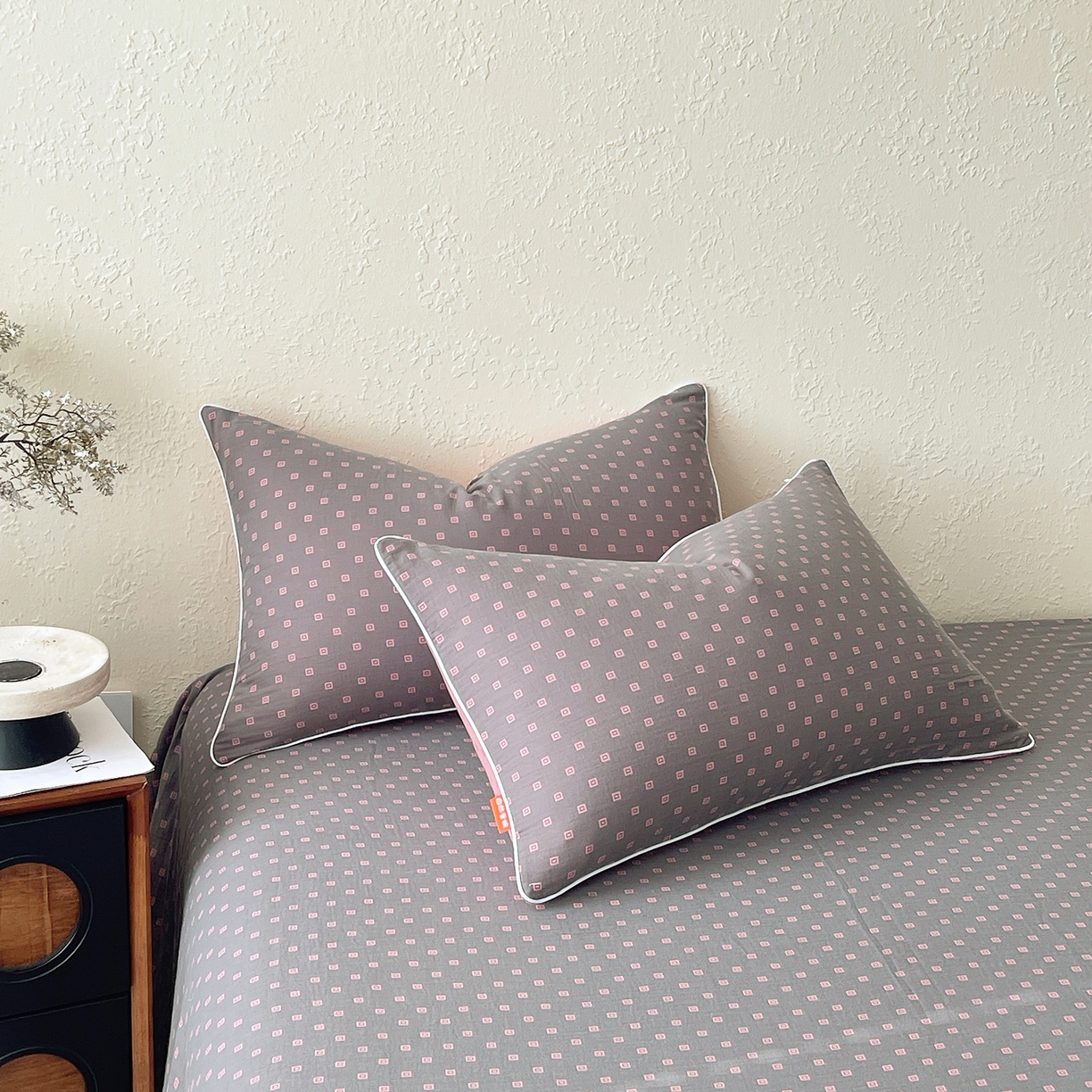 91家纺网 家纺一手货源 找家纺 春皖家纺 2026春夏新款（正反两用）A类提花双层纱单枕套 回家-粉灰