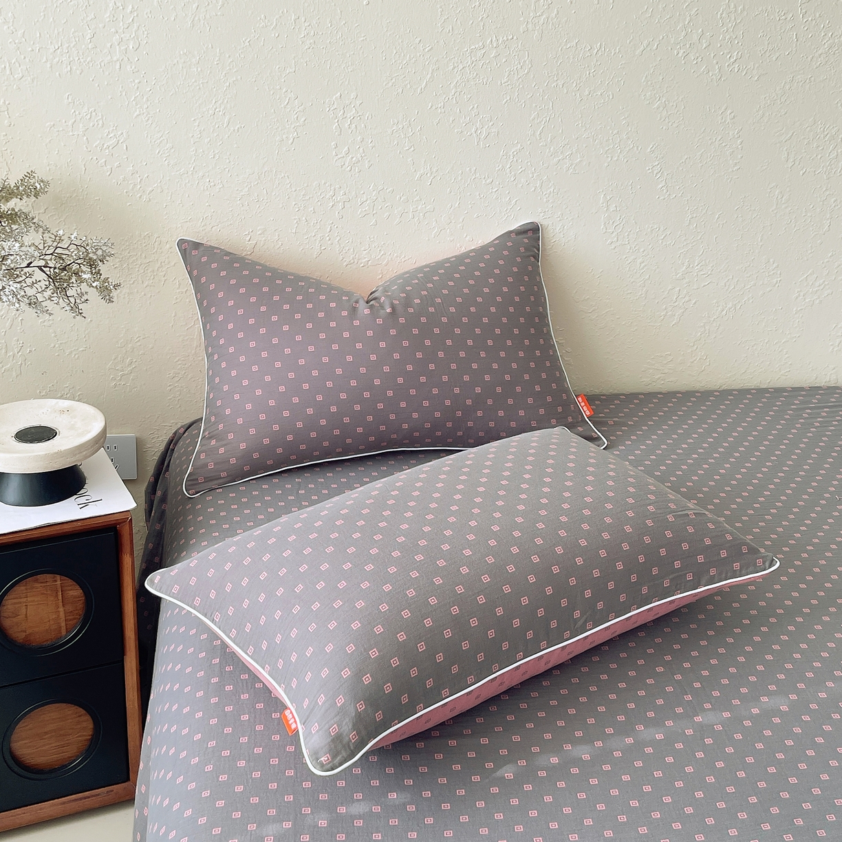 91家纺网 家纺一手货源 找家纺 春皖家纺 2026春夏新款（正反两用）A类提花双层纱单枕套 回家-粉灰