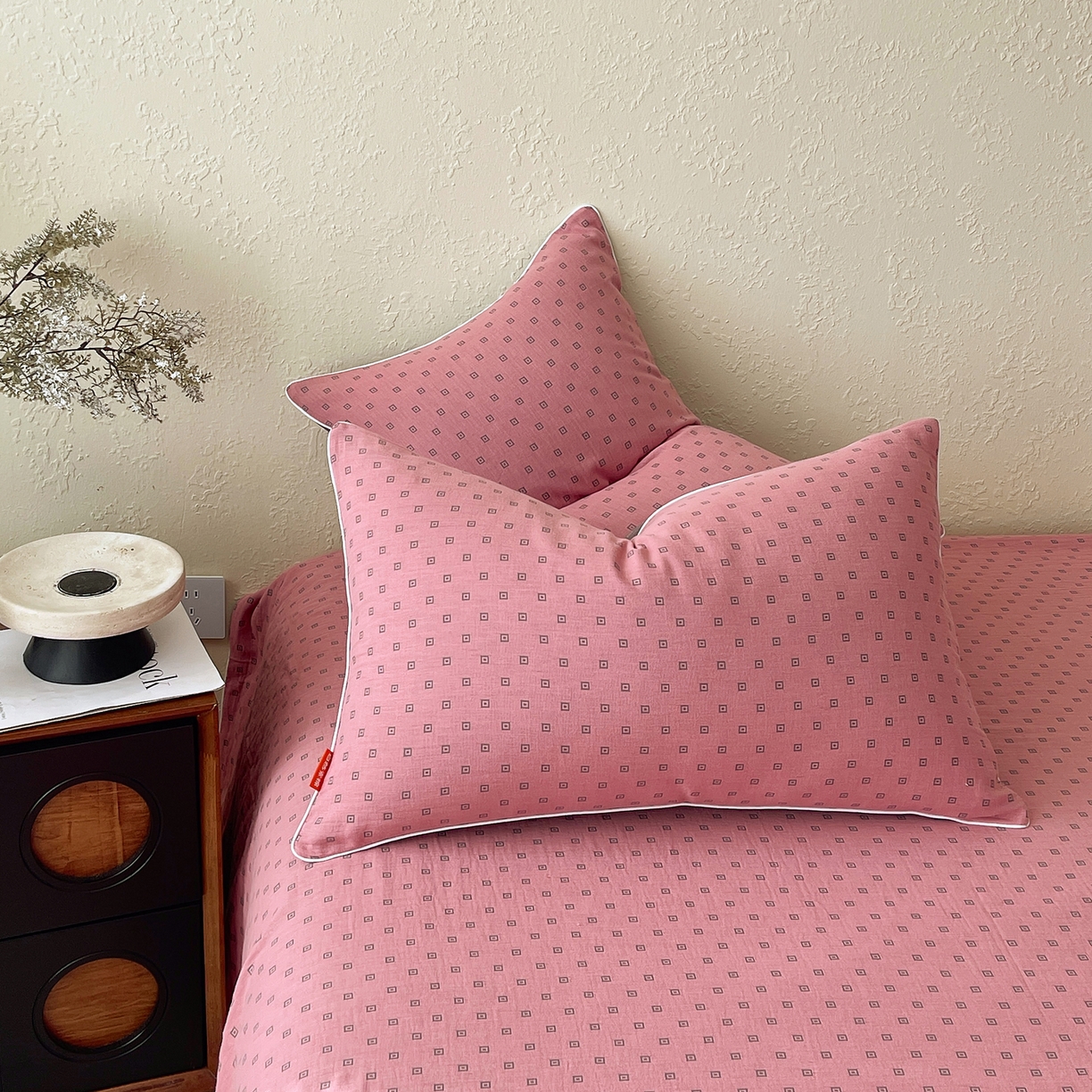 91家纺网 家纺一手货源 找家纺 春皖家纺 2026春夏新款（正反两用）A类提花双层纱单枕套 回家-粉灰