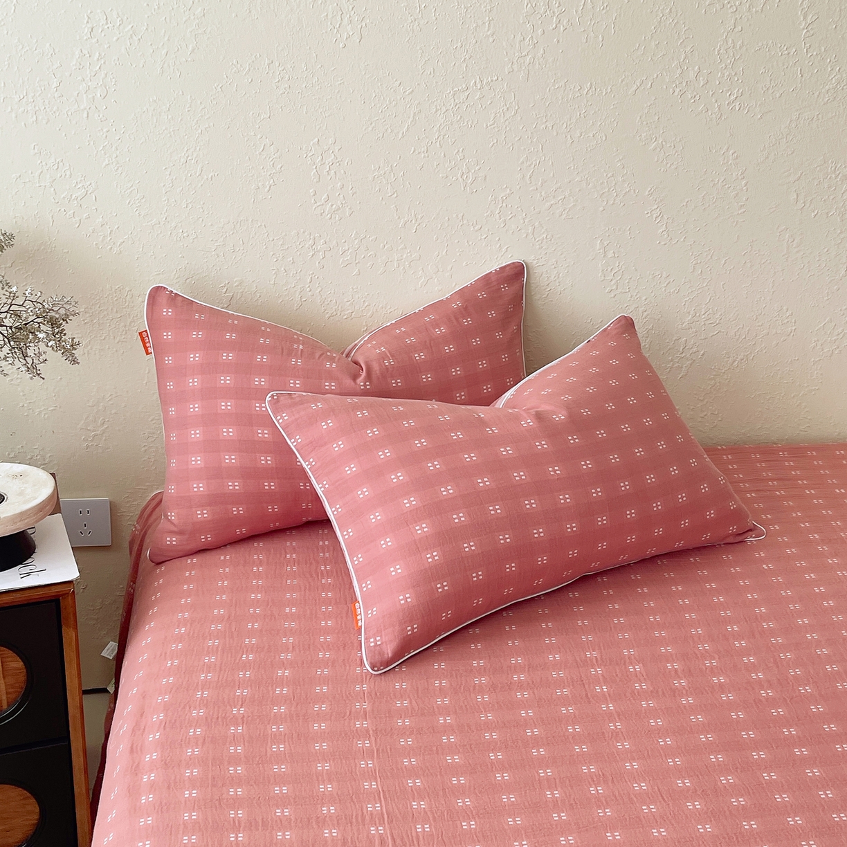 91家纺网 家纺一手货源 找家纺 春皖家纺 2026春夏新款（正反两用）A类提花双层纱单枕套 思柔-粉红