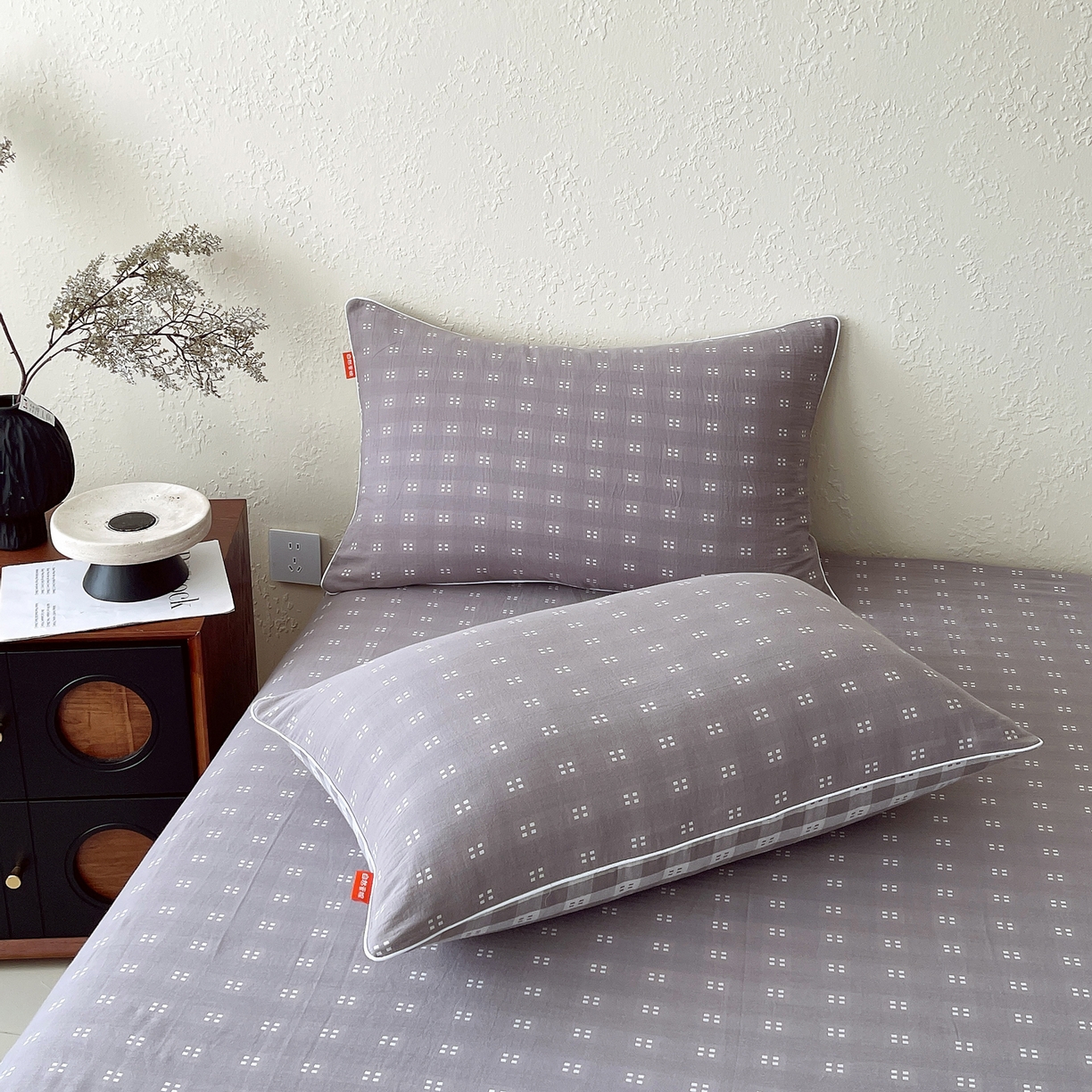 91家纺网 家纺一手货源 找家纺 春皖家纺 2026春夏新款（正反两用）A类提花双层纱单枕套 思柔-烟灰