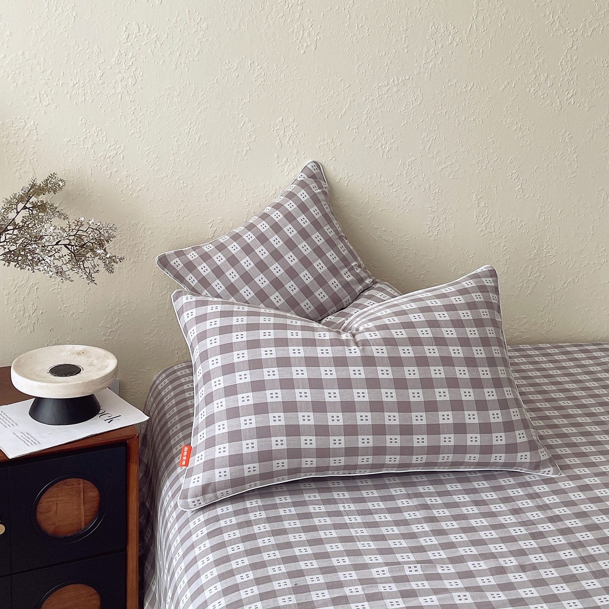 91家纺网 家纺一手货源 找家纺 春皖家纺 2026春夏新款（正反两用）A类提花双层纱单枕套 思柔-烟灰