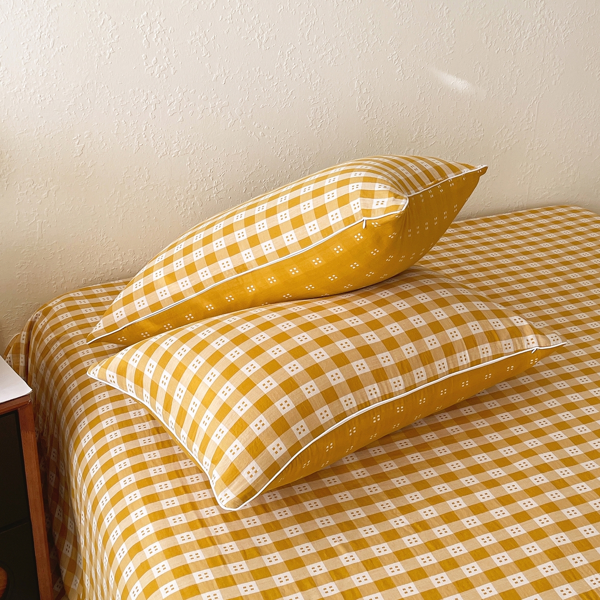 91家纺网 家纺一手货源 找家纺 春皖家纺 2026春夏新款（正反两用）A类提花双层纱单枕套 思柔-黄杏