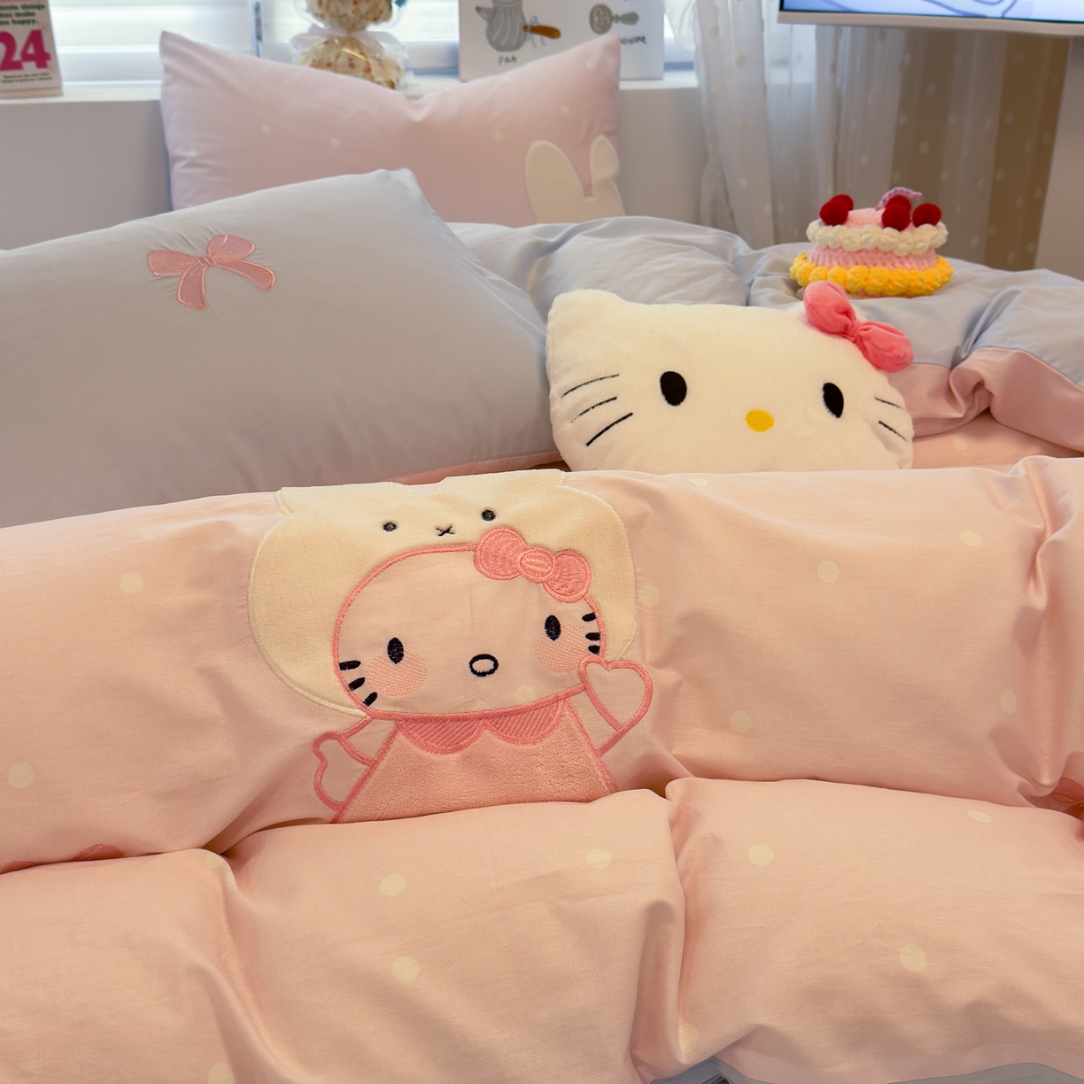 91家纺网 家纺一手货源 找家纺 懒猫家纺 2026新款A类高精密40支13374全棉纯棉喷气印花贴布绣四件套  【带礼盒】 草莓啵啵