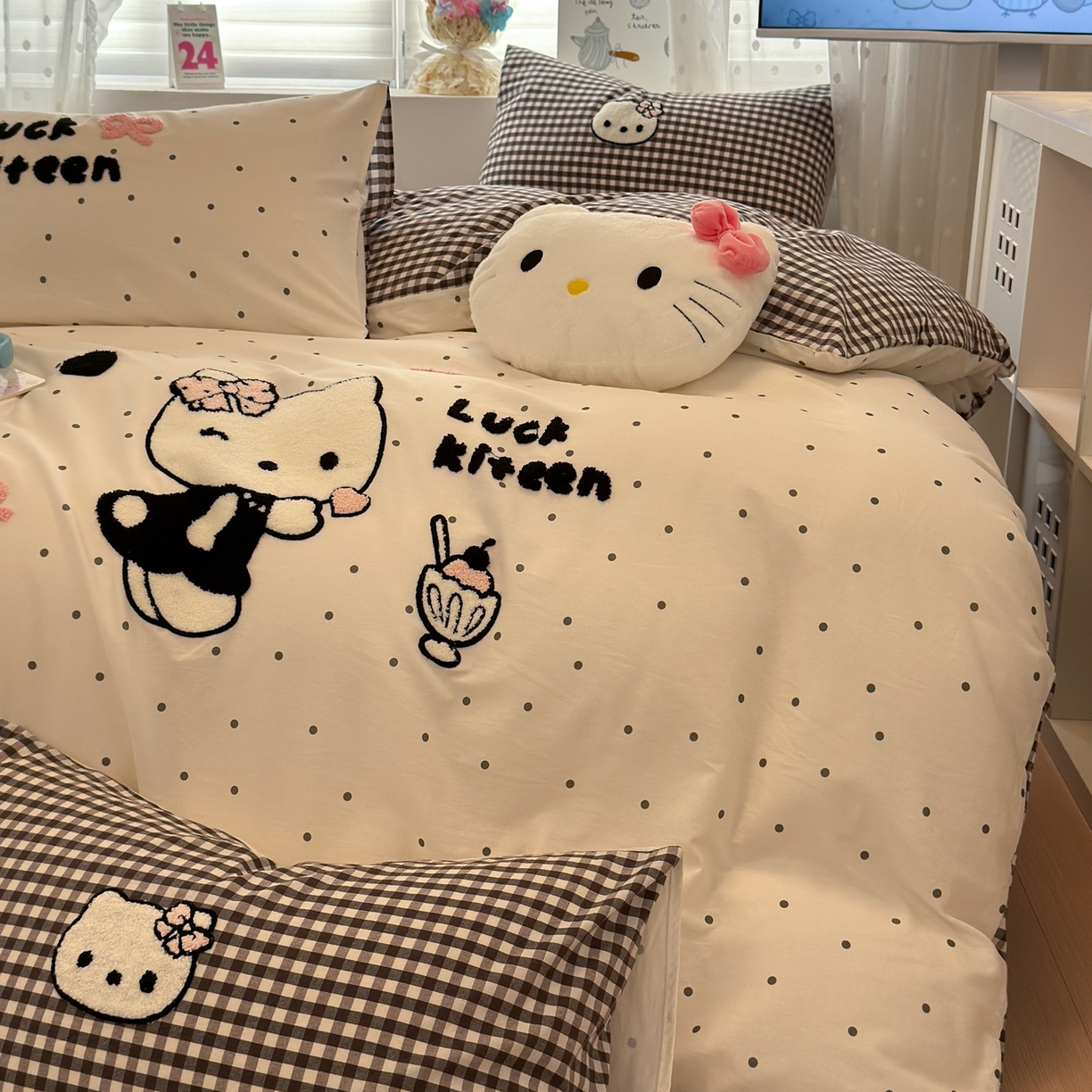 91家纺网 家纺一手货源 找家纺 懒猫家纺 2026新款A类高精密40支13374全棉纯棉喷气印花贴布绣四件套  【带礼盒】 珍珠布蕾