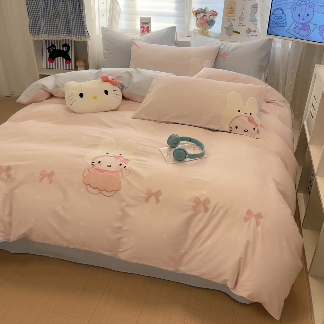 91家纺网 家纺一手货源 找家纺 （总）懒猫家纺 2026新款A类高精密40支13374全棉纯棉喷气印花贴布绣四件套  【带礼盒】