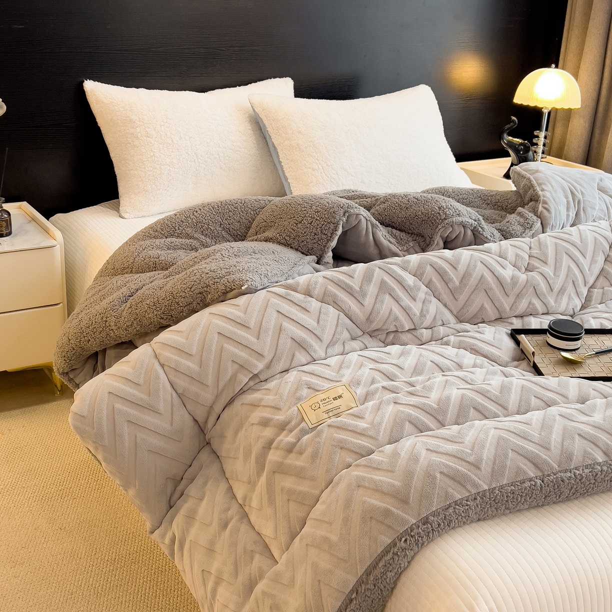 91家纺网 家纺一手货源 找家纺 好尚居 2025新款水晶绒刷花冬被被子被芯 浅灰-黑