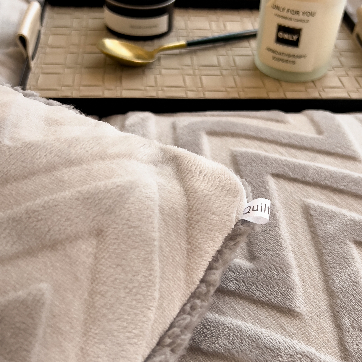 91家纺网 家纺一手货源 找家纺 好尚居 2025新款水晶绒刷花冬被被子被芯 浅灰-黑