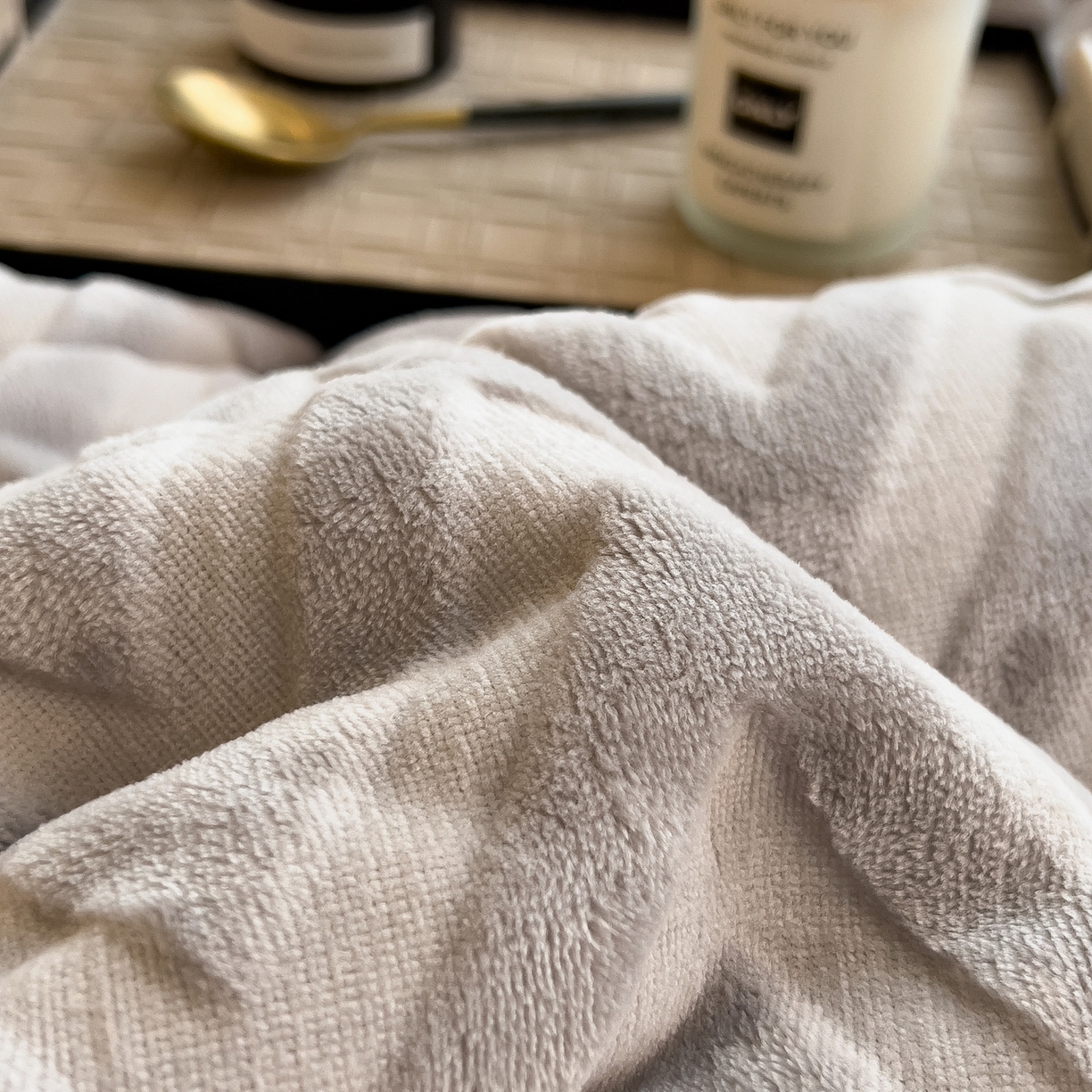 91家纺网 家纺一手货源 找家纺 好尚居 2025新款水晶绒刷花冬被被子被芯 浅灰-黑