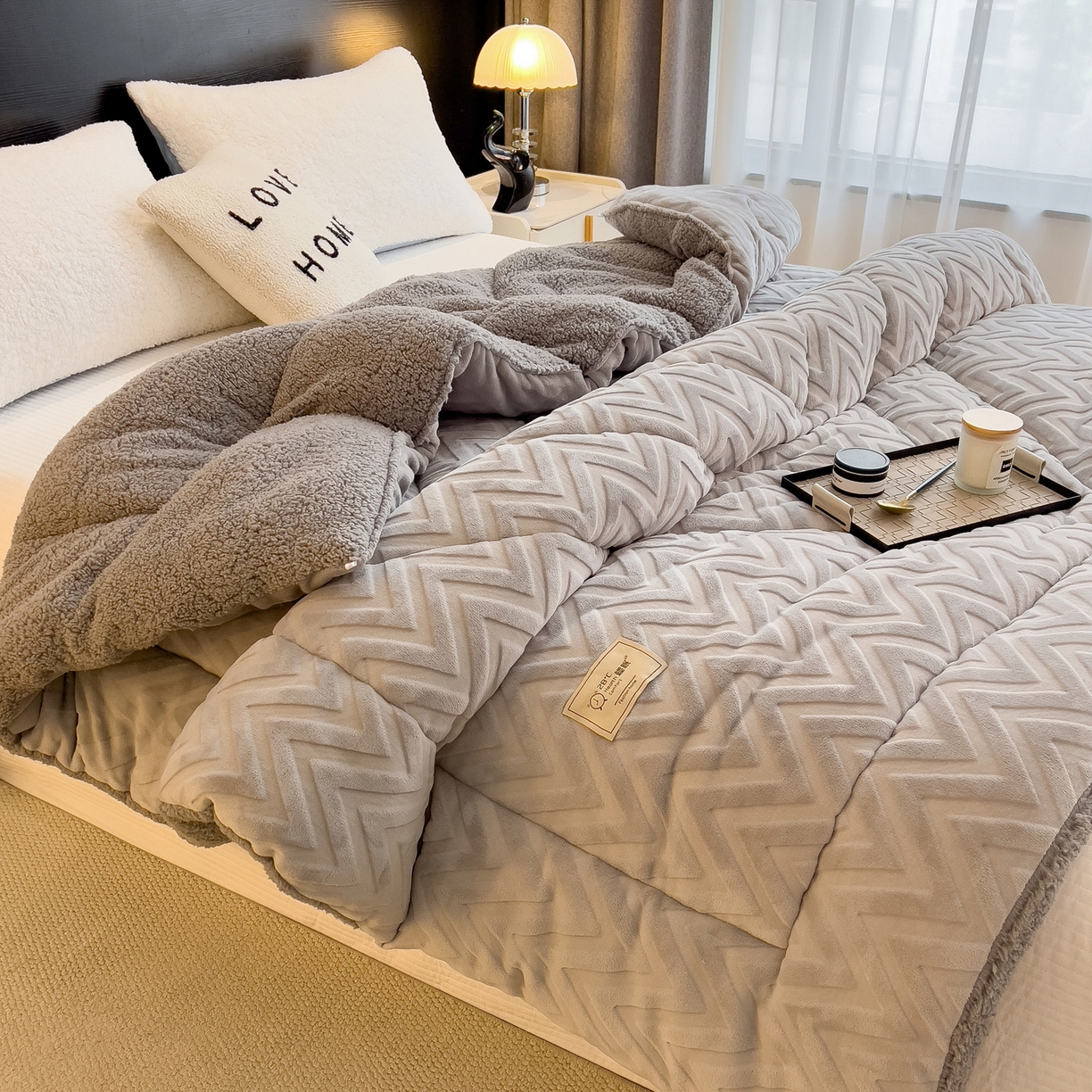 91家纺网 家纺一手货源 找家纺 好尚居 2025新款水晶绒刷花冬被被子被芯 浅灰-黑