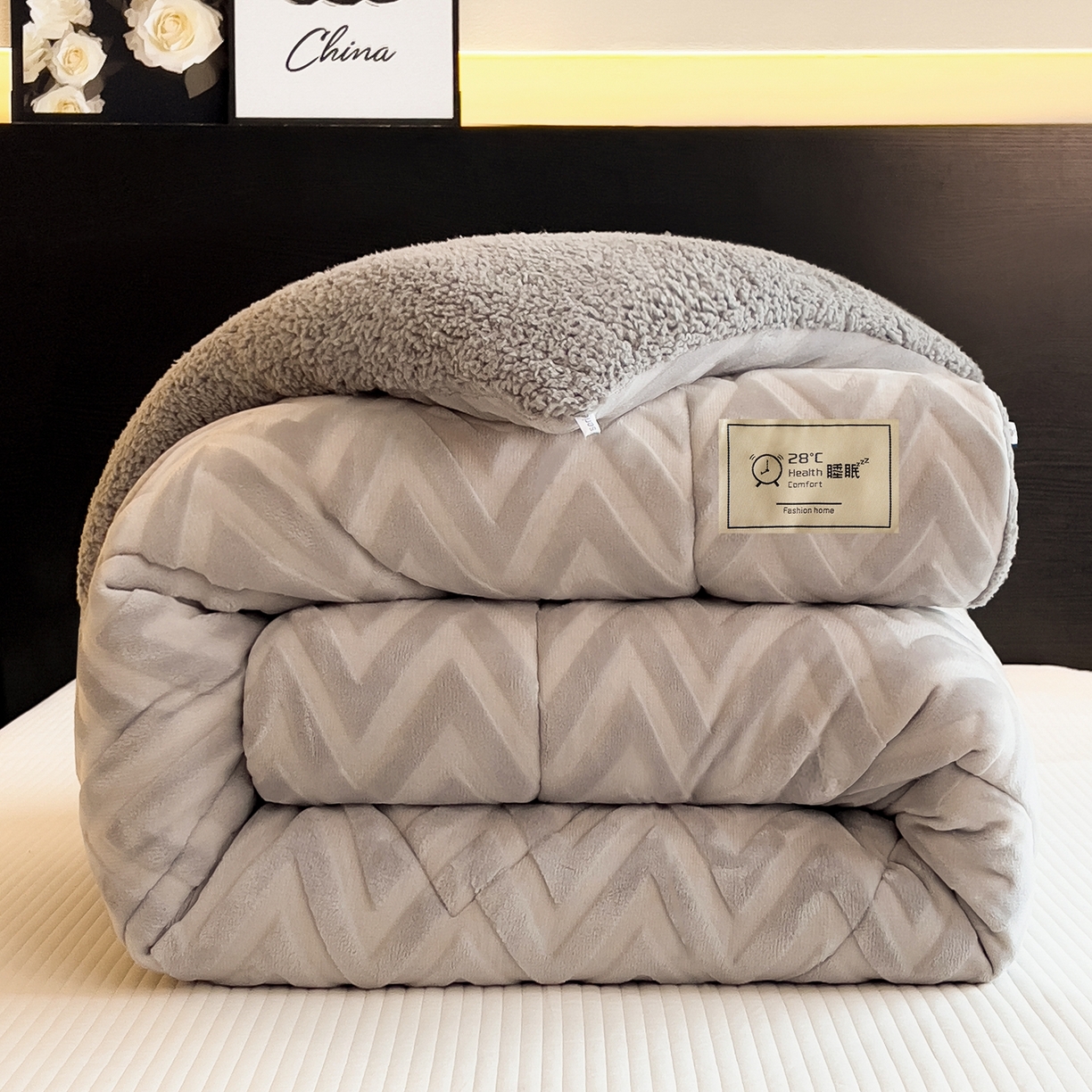 91家纺网 家纺一手货源 找家纺 好尚居 2025新款水晶绒刷花冬被被子被芯 浅灰-黑