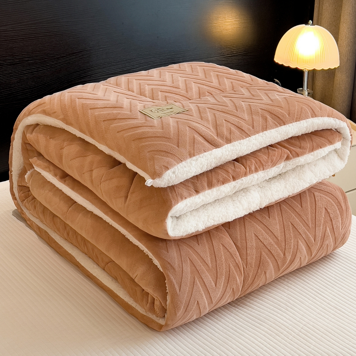 91家纺网 家纺一手货源 找家纺 好尚居 2025新款水晶绒刷花冬被被子被芯 咖色-白