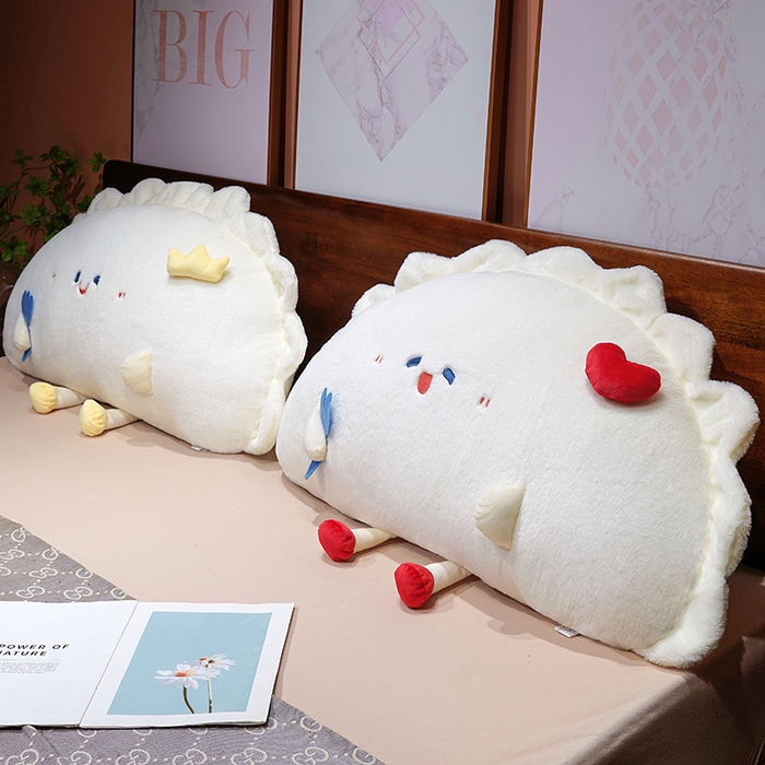 91家纺网 家纺一手货源 找家纺 仟亿莱 2026新款兔毛饺子“饺”好运床头靠枕 红色爱心饺子