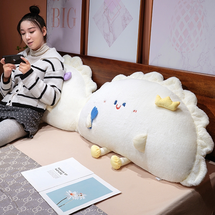 91家纺网 家纺一手货源 找家纺 仟亿莱 2026新款兔毛饺子“饺”好运床头靠枕 黄色皇冠饺子