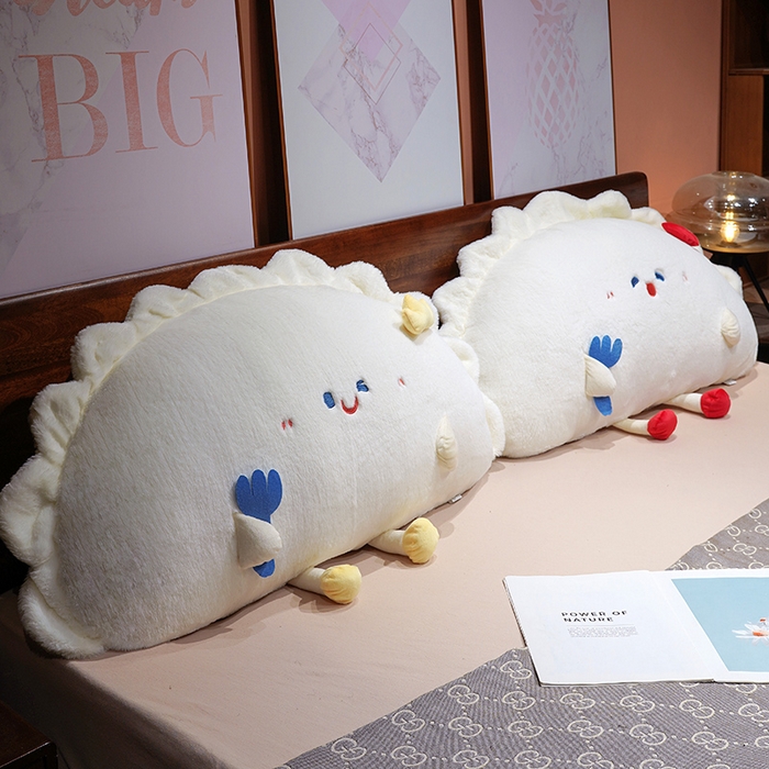 91家纺网 家纺一手货源 找家纺 仟亿莱 2026新款兔毛饺子“饺”好运床头靠枕 黄色皇冠饺子
