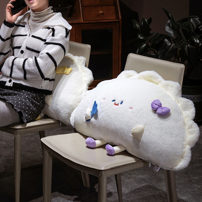 91家纺网 家纺一手货源 找家纺 仟亿莱 2026新款兔毛饺子“饺”好运床头靠枕 紫色蝴蝶结饺子