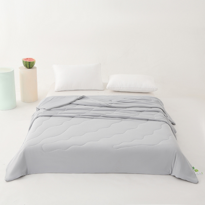 91家纺网 家纺一手货源 找家纺 亚龙工厂店 2024新款冰淇淋云母凉感瓜瓜抗菌夏被浅灰