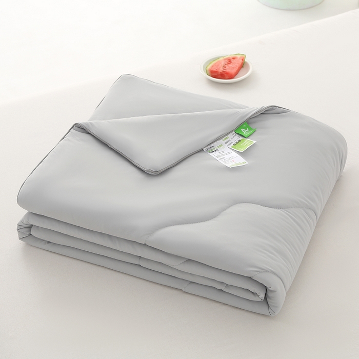 91家纺网 家纺一手货源 找家纺 亚龙工厂店 2024新款冰淇淋云母凉感瓜瓜抗菌夏被浅灰