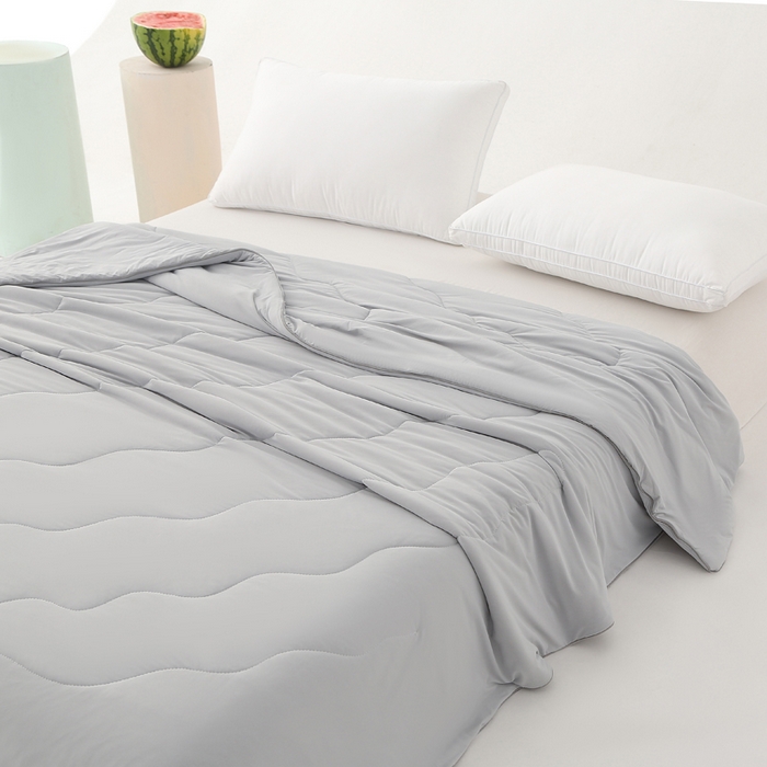 91家纺网 家纺一手货源 找家纺 亚龙工厂店 2024新款冰淇淋云母凉感瓜瓜抗菌夏被浅灰