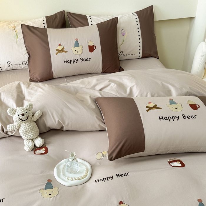 91家纺网 家纺一手货源 找家纺 波比可可 2026新款全棉纯棉可爱刺绣四件套 啤酒熊