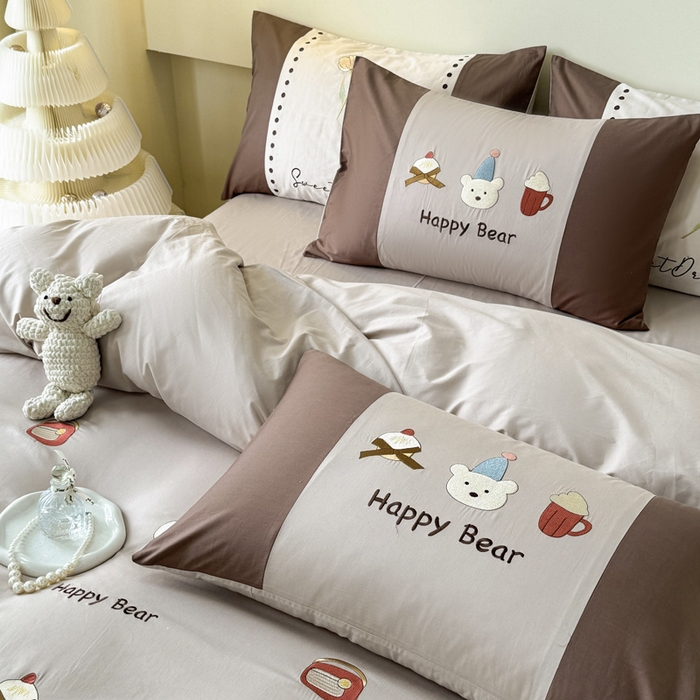 91家纺网 家纺一手货源 找家纺 波比可可 2026新款全棉纯棉可爱刺绣四件套 啤酒熊