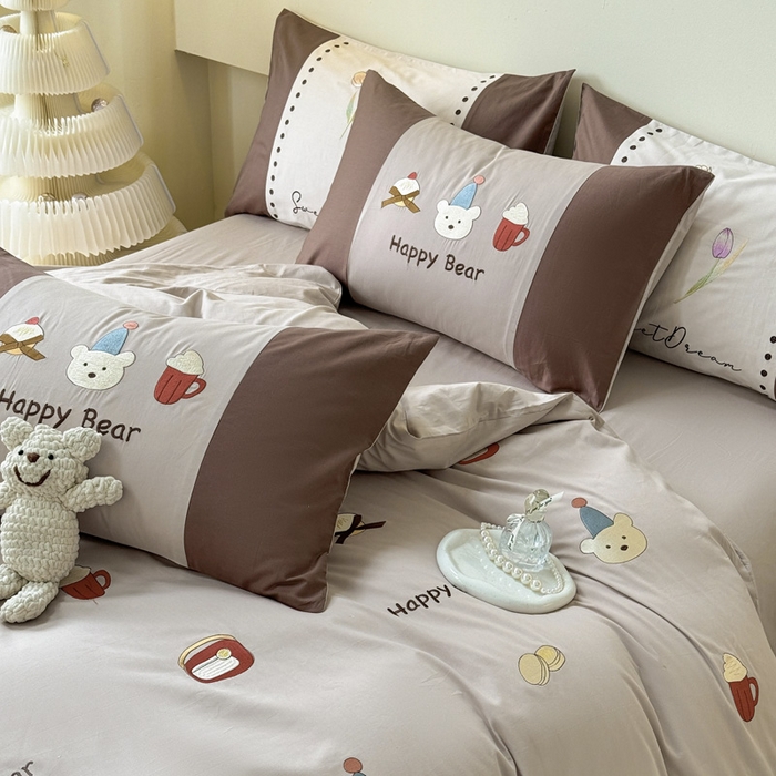 91家纺网 家纺一手货源 找家纺 波比可可 2026新款全棉纯棉可爱刺绣四件套 啤酒熊