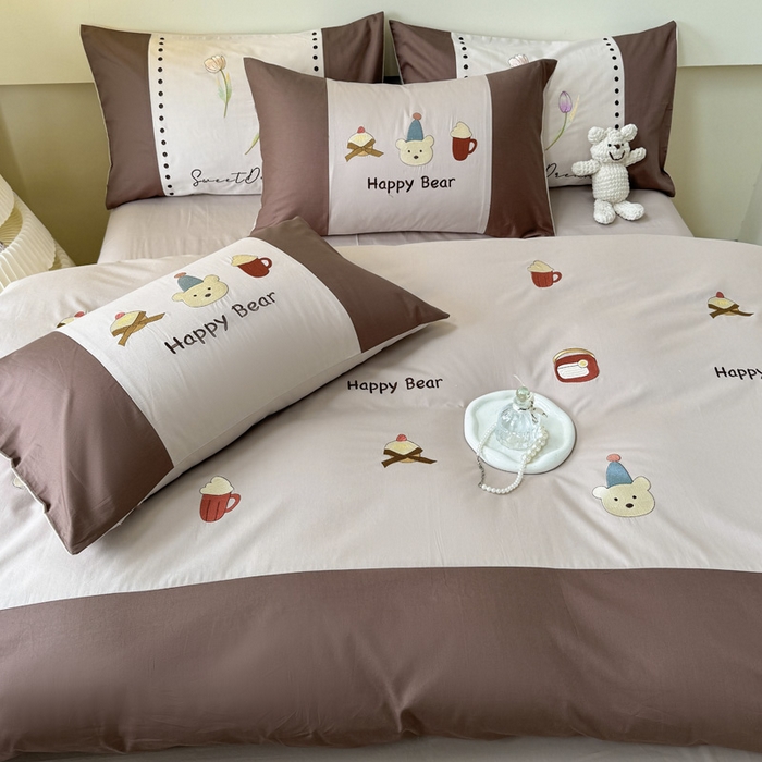 91家纺网 家纺一手货源 找家纺 波比可可 2026新款全棉纯棉可爱刺绣四件套 啤酒熊