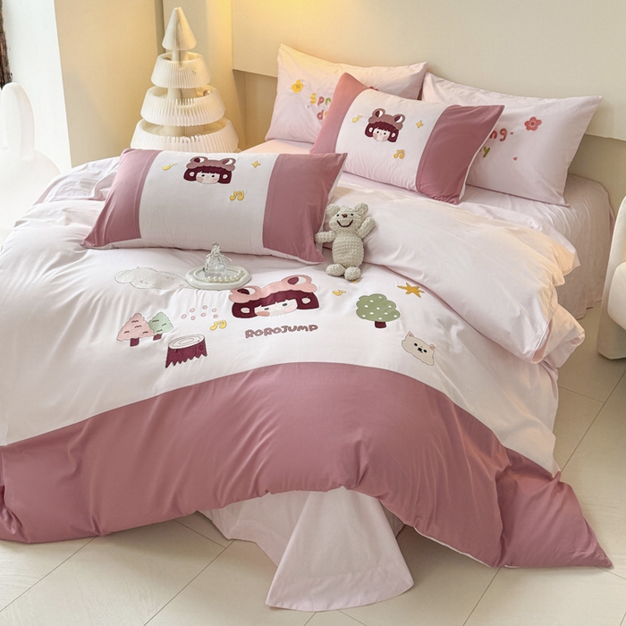 91家纺网 家纺一手货源 找家纺 波比可可 2026新款全棉纯棉可爱刺绣四件套 蛙蛙女孩