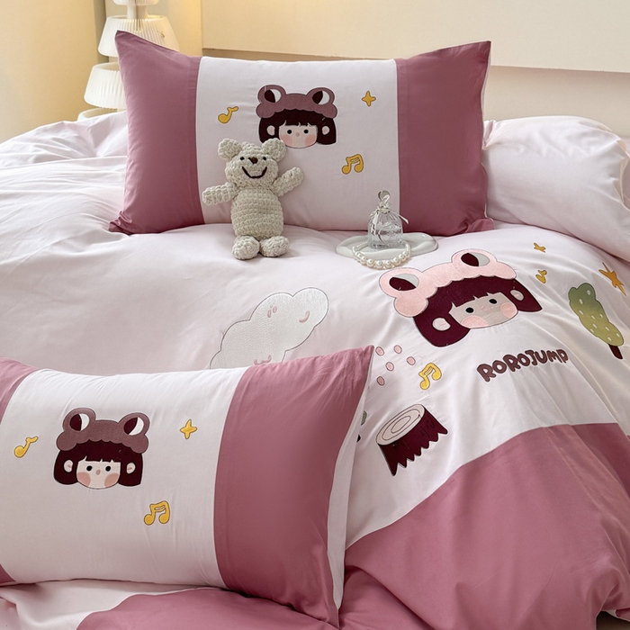 91家纺网 家纺一手货源 找家纺 波比可可 2026新款全棉纯棉可爱刺绣四件套 蛙蛙女孩