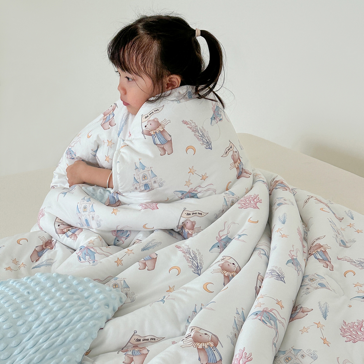 91家纺网 家纺一手货源 找家纺 （总）小芽家居 2026新款儿童拥抱被保暖防踢被 被子被芯