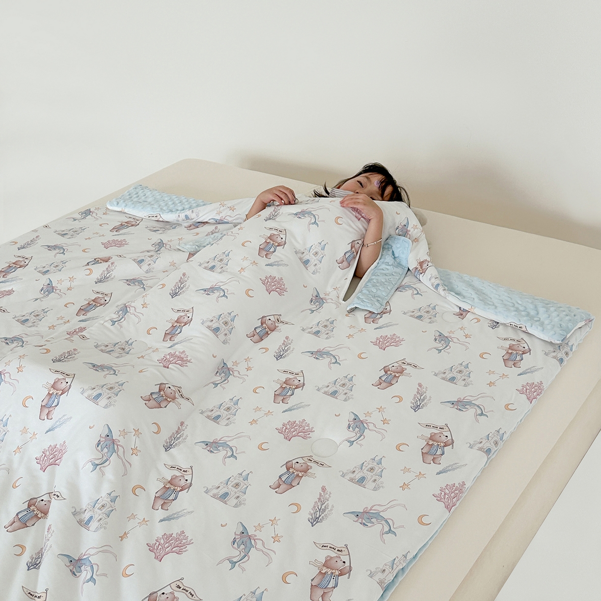 91家纺网 家纺一手货源 找家纺 （总）小芽家居 2026新款儿童拥抱被保暖防踢被 被子被芯