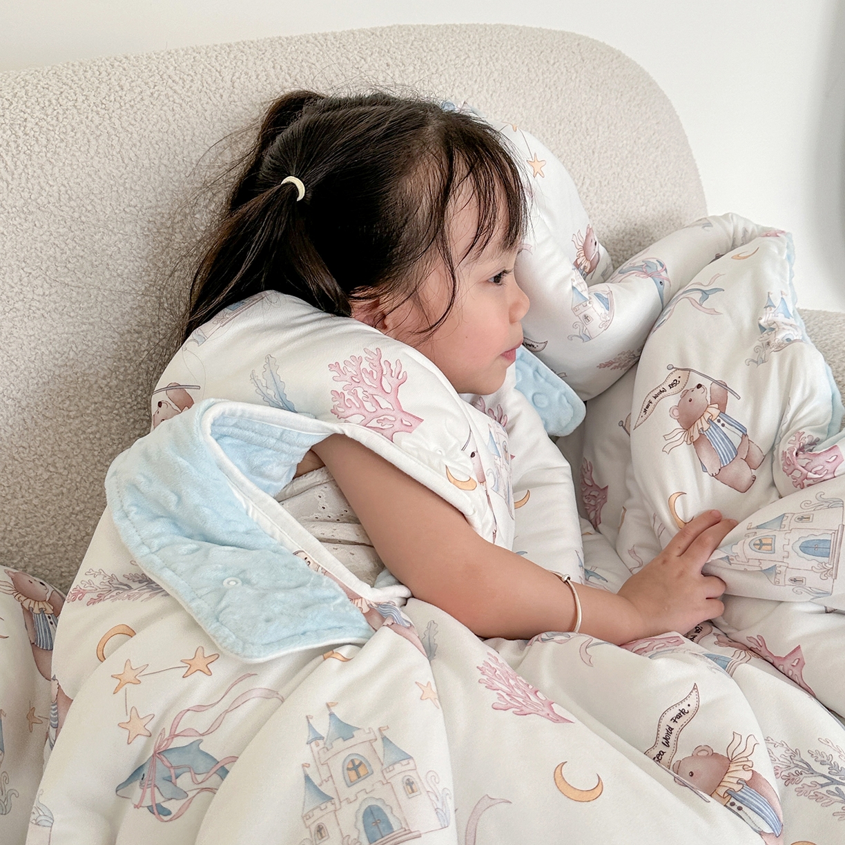 91家纺网 家纺一手货源 找家纺 小芽家居 2026新款儿童拥抱被保暖防踢被 被子被芯 海底世界