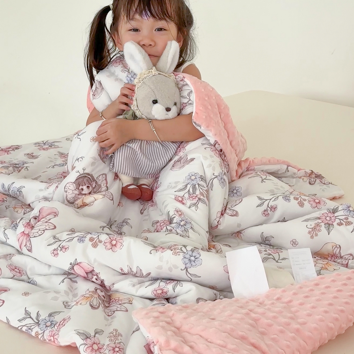 91家纺网 家纺一手货源 找家纺 小芽家居 2026新款儿童拥抱被保暖防踢被 被子被芯 花仙子