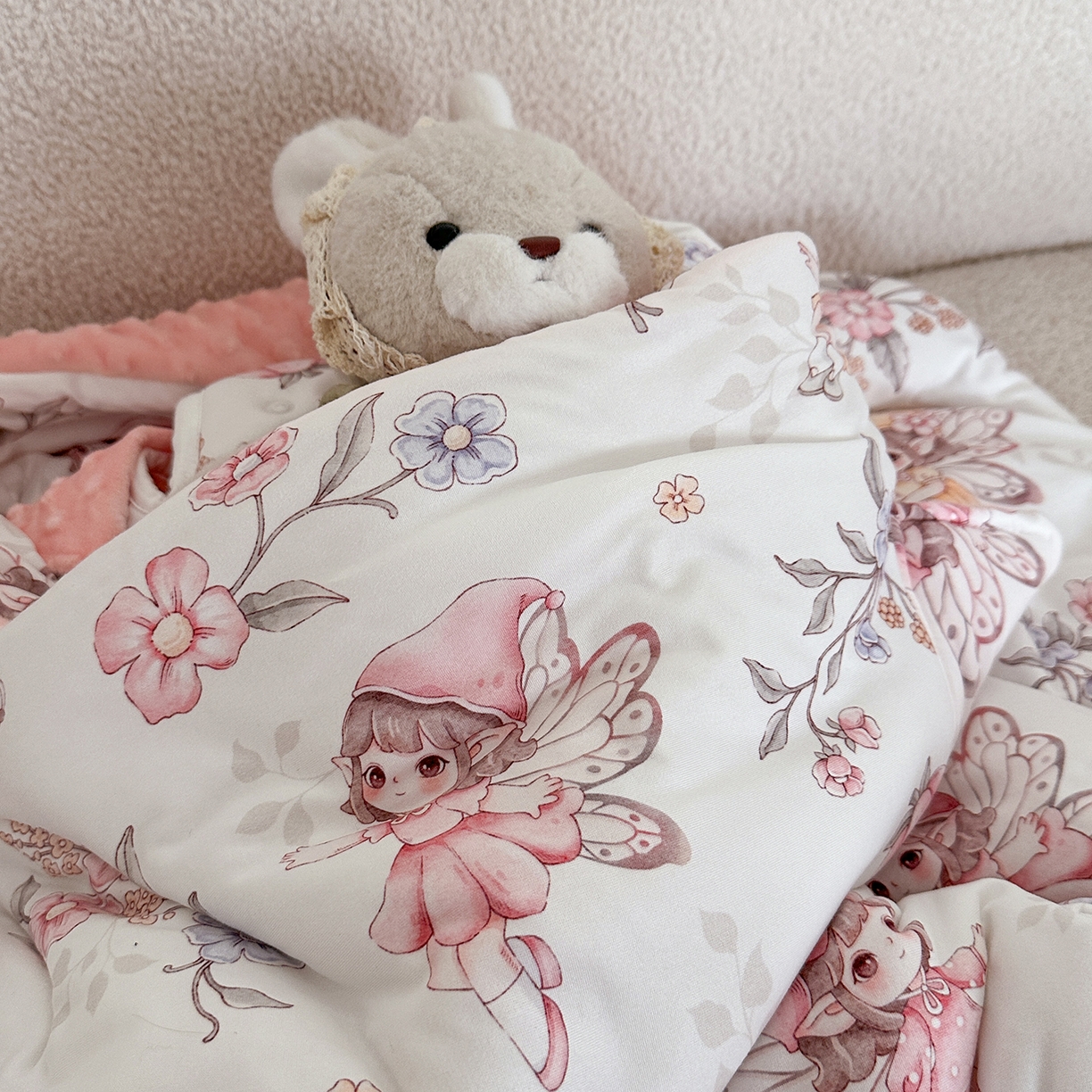 91家纺网 家纺一手货源 找家纺 小芽家居 2026新款儿童拥抱被保暖防踢被 被子被芯 花仙子