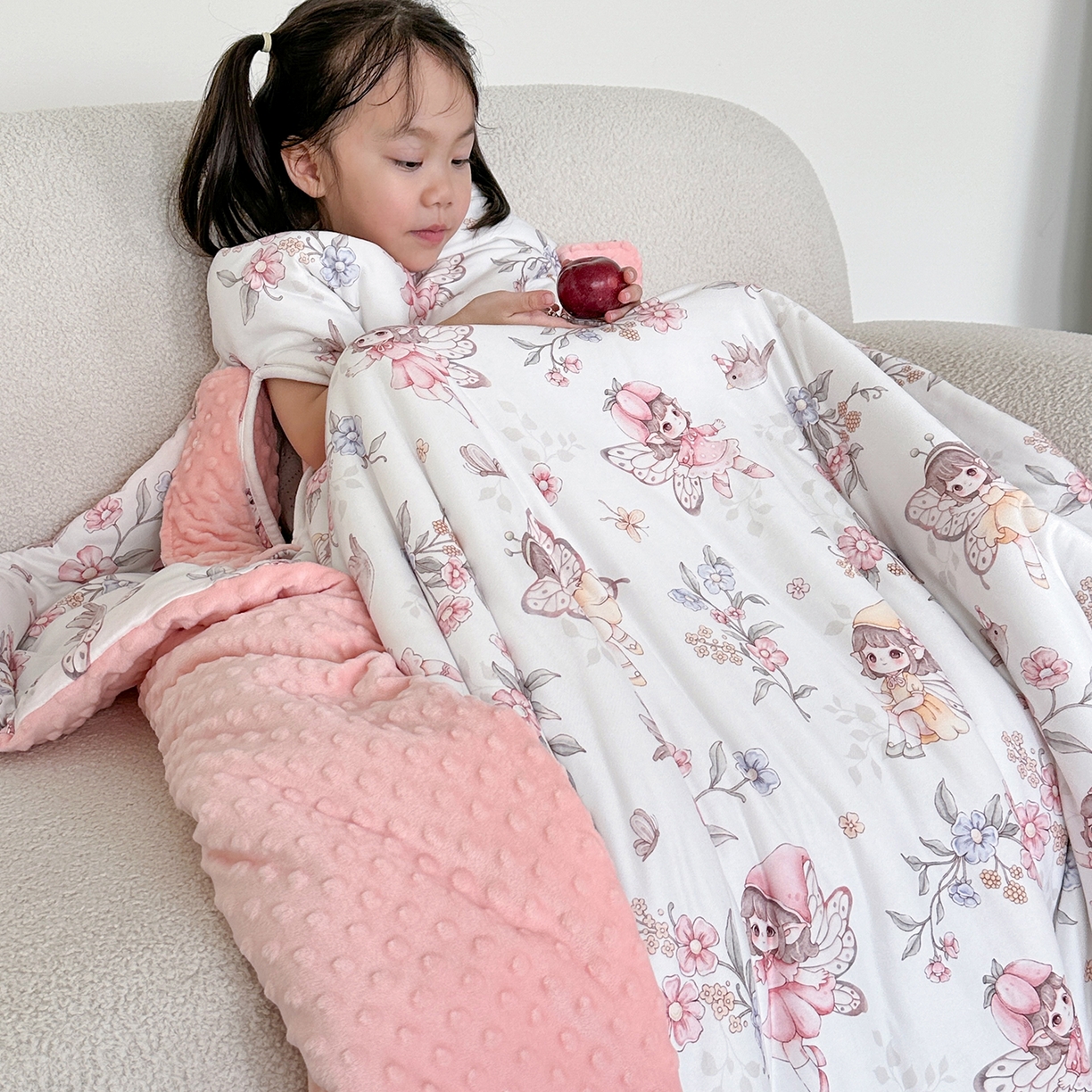 91家纺网 家纺一手货源 找家纺 小芽家居 2026新款儿童拥抱被保暖防踢被 被子被芯 花仙子
