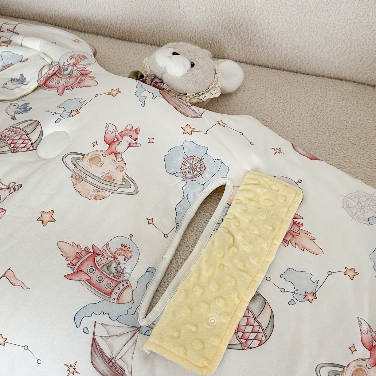 91家纺网 家纺一手货源 找家纺 小芽家居 2026新款儿童拥抱被保暖防踢被 被子被芯 环球旅行